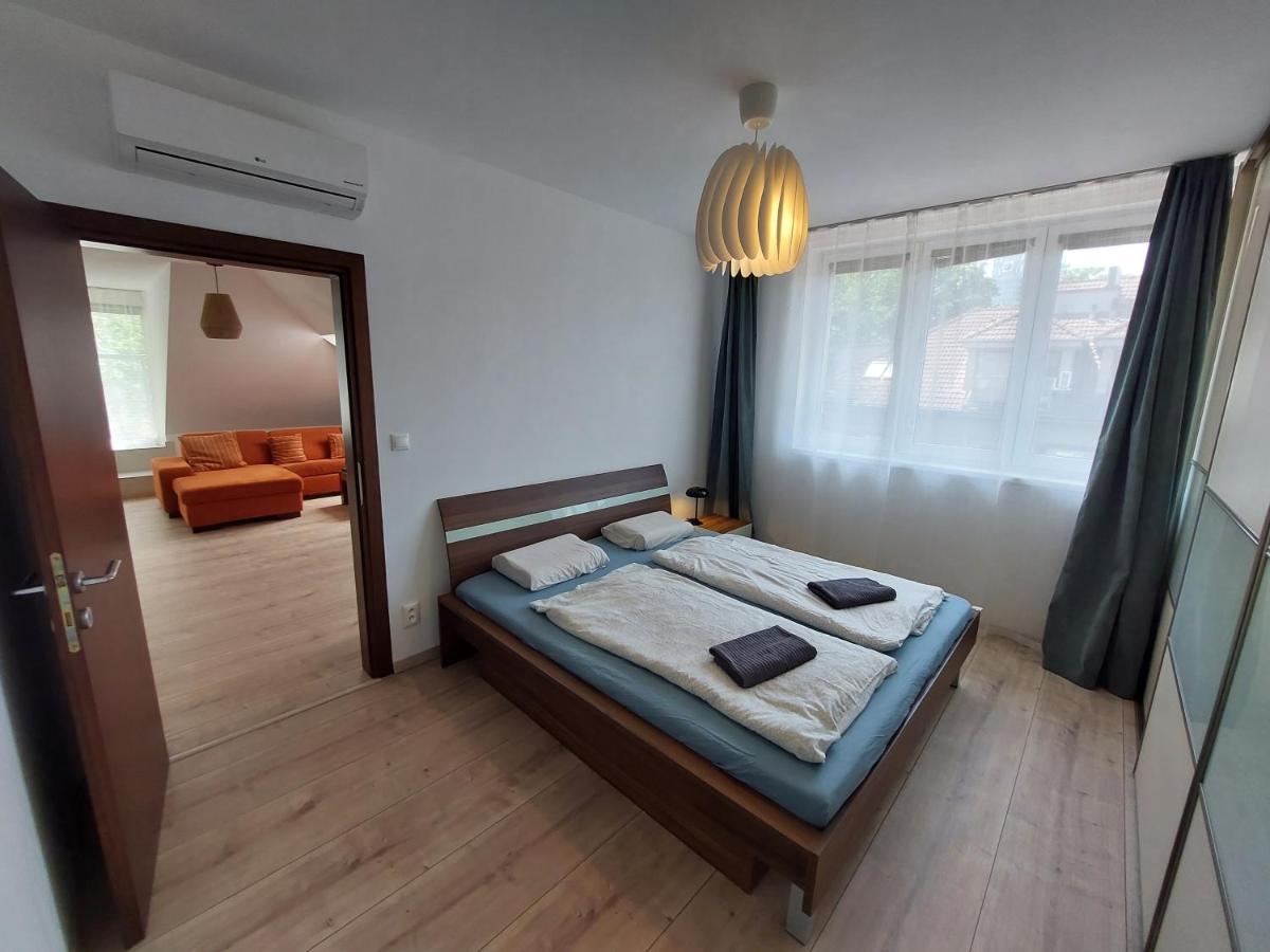 Utulny Apartman V Bratislava 4 Buitenkant foto
