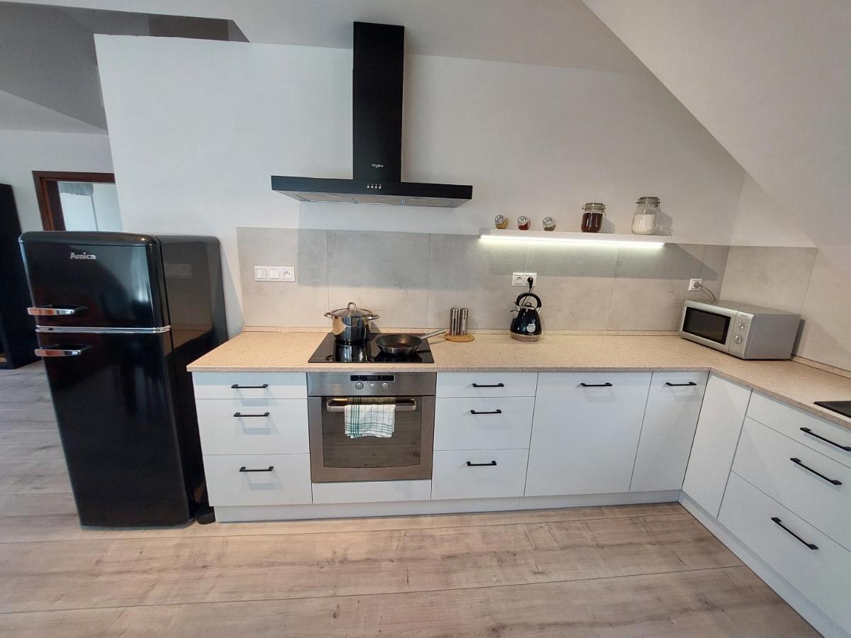 Utulny Apartman V Bratislava 4 Buitenkant foto