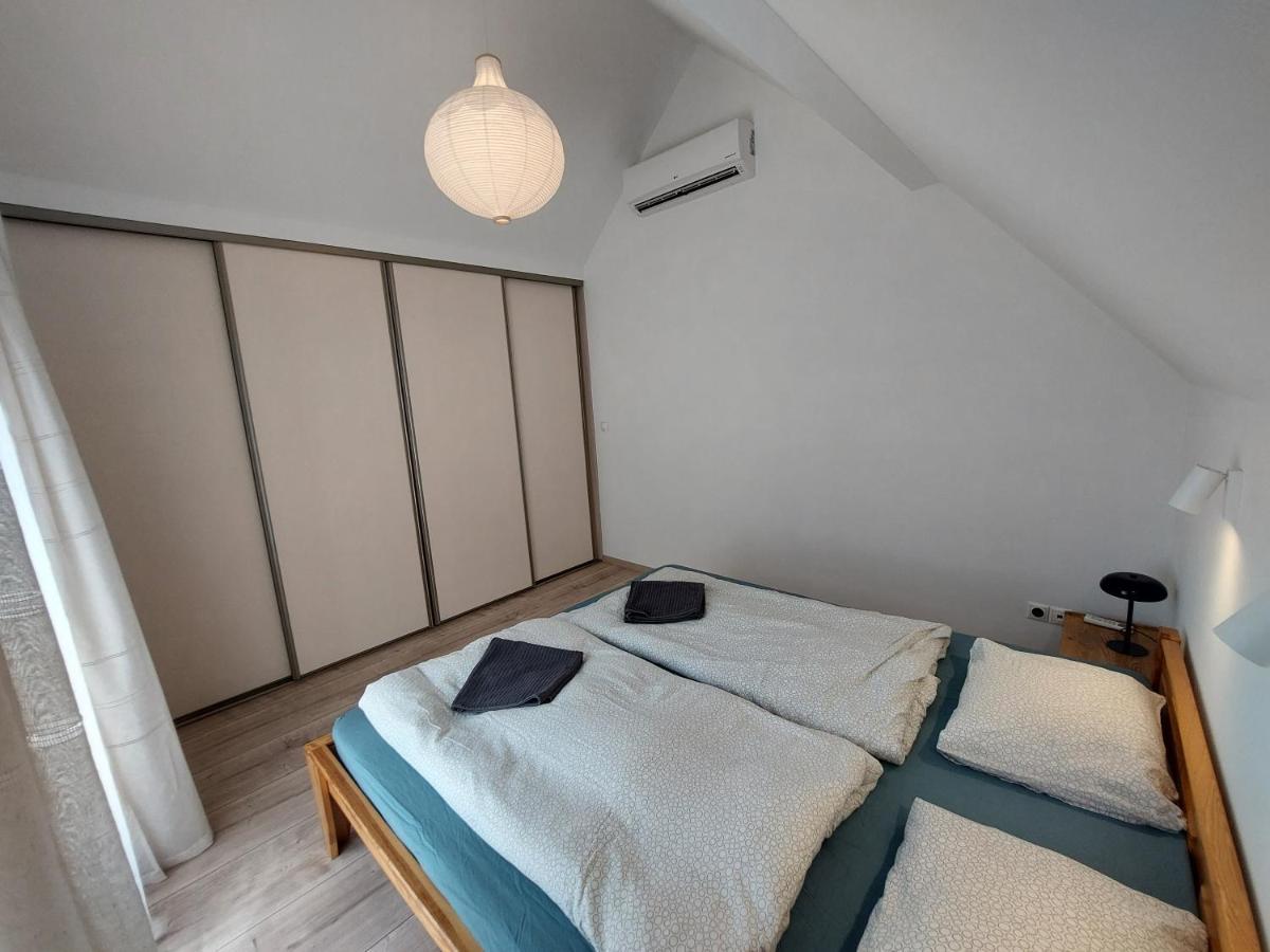 Utulny Apartman V Bratislava 4 Buitenkant foto
