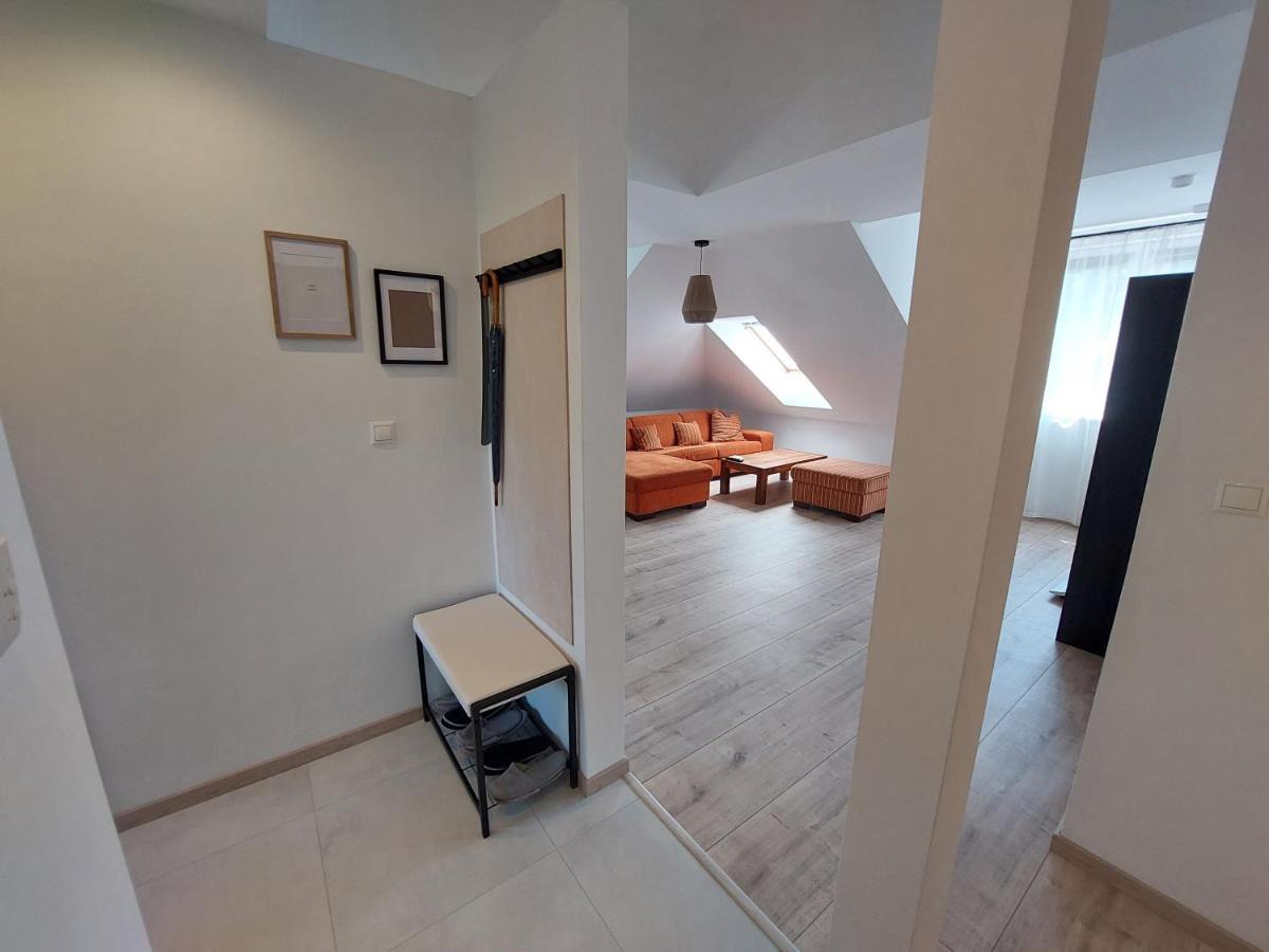 Utulny Apartman V Bratislava 4 Buitenkant foto