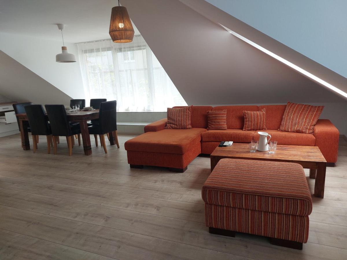 Utulny Apartman V Bratislava 4 Buitenkant foto