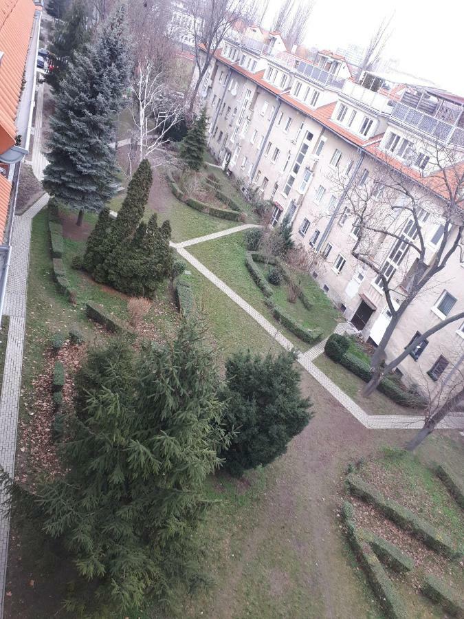 Utulny Apartman V Bratislava 4 Buitenkant foto